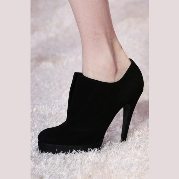 Giambattista Valli Suede Platform High Heel Ankle Booties, Size 7.5, MSRP $850 - Picture 3 of 6